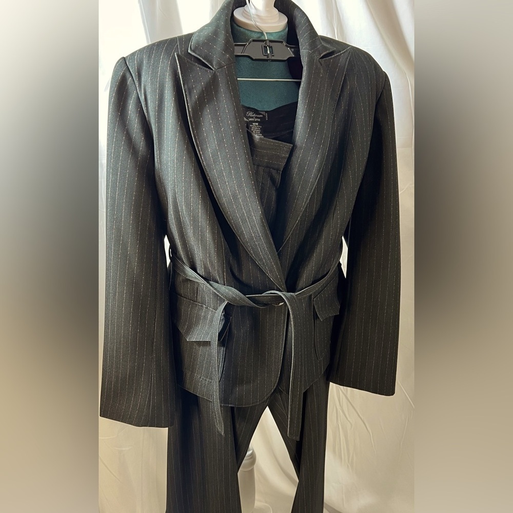Larry Levine Gray/Pink Pantsuit - Picture 2 of 9